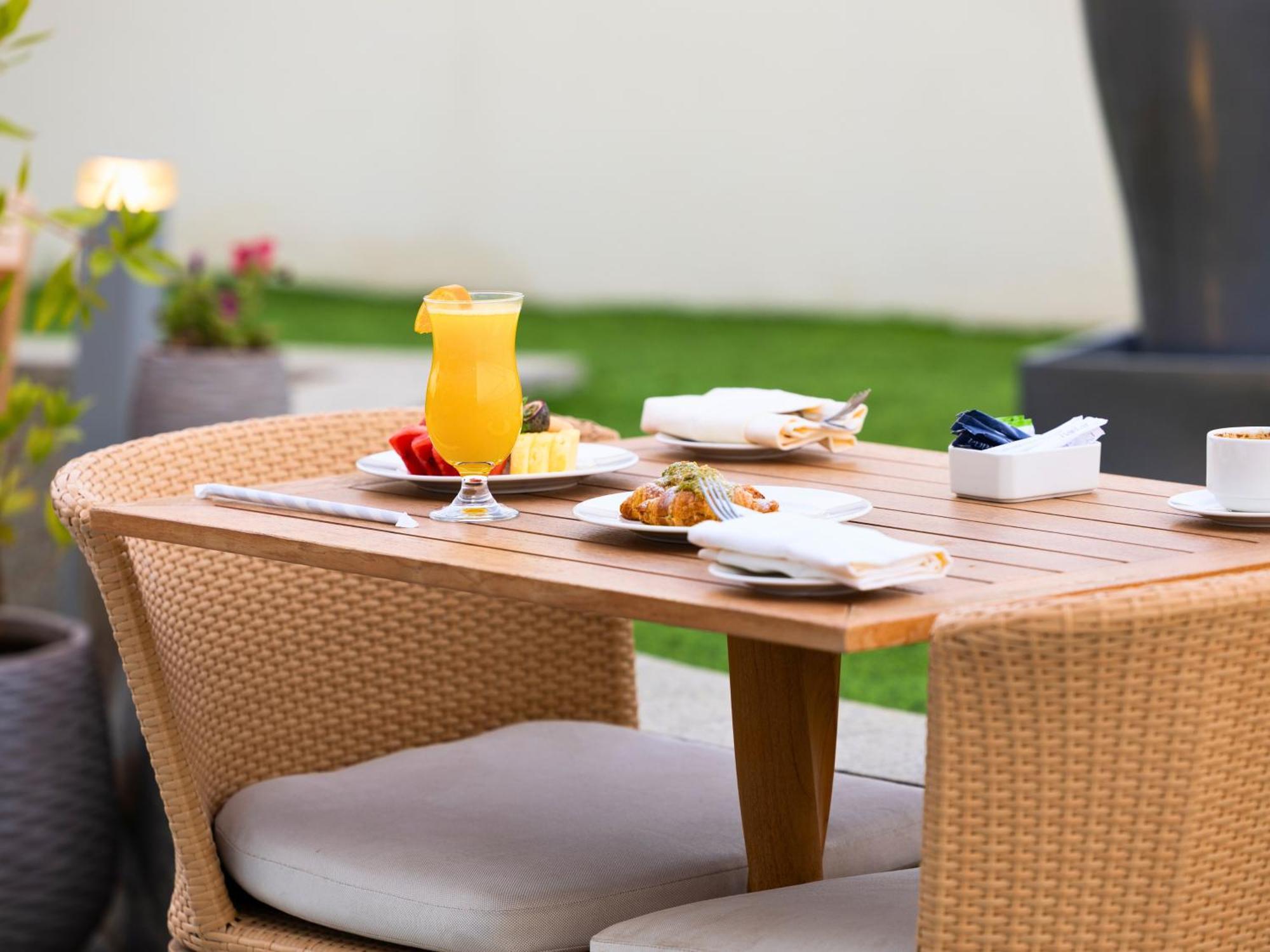 Rotana Al Manakha Madinah Hotel Medina Ngoại thất bức ảnh